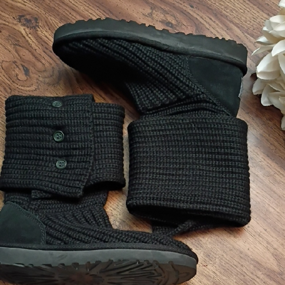 😍UGG Tall Cardy Black Knit Boots with 3 Button Detail - Picture 2 of 14